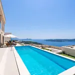 Horizon Sea Views *